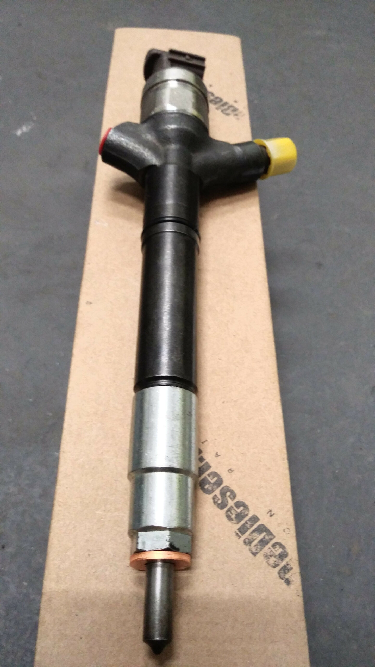 Wtryskiwacz – Mitsubishi Pajero 3.2 DI-D – 1465A367