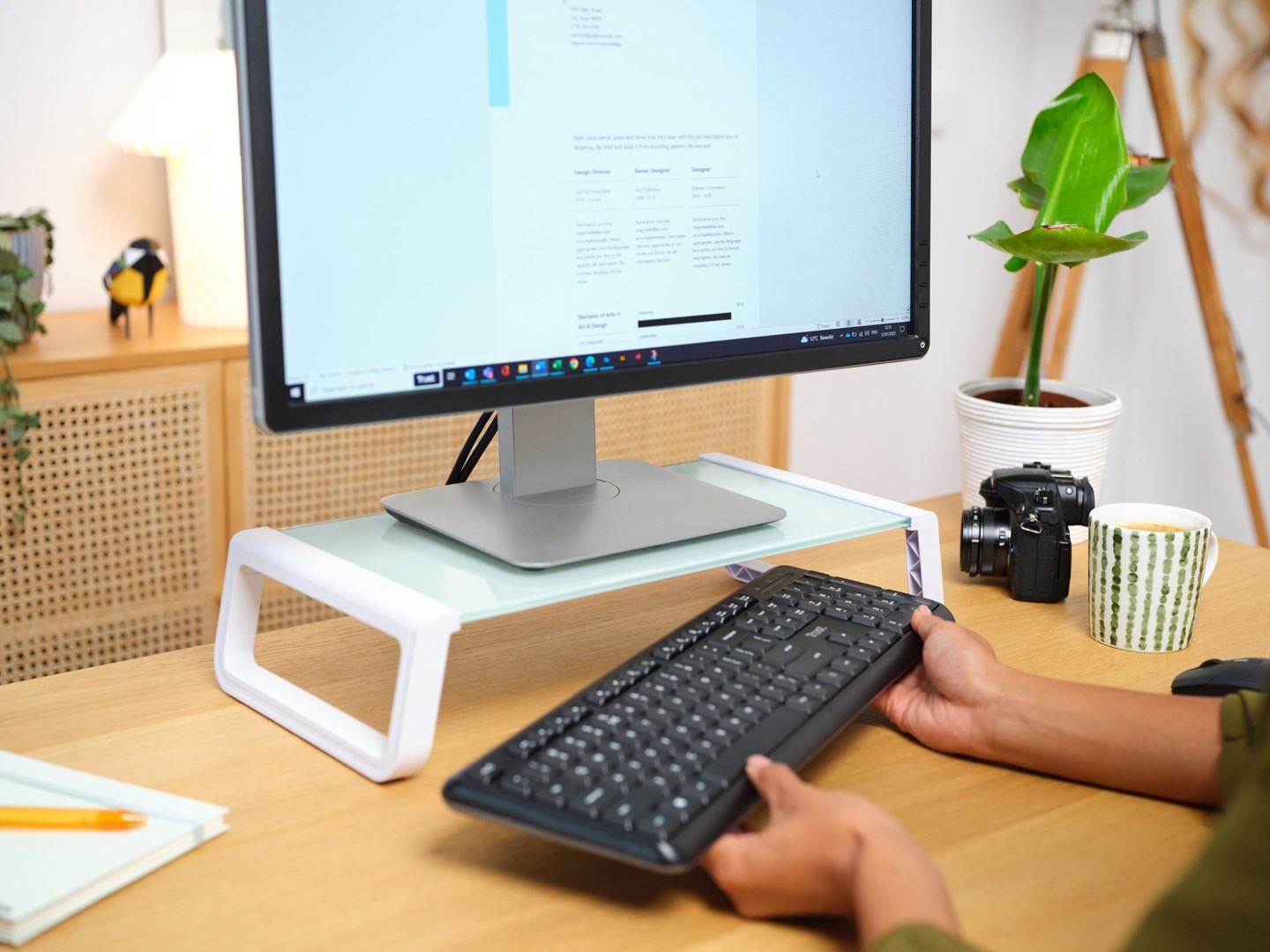 Podstawka pod monitor TRUST MONTA GLASS MONITOR STAND WHT (25351) - obrazek 7