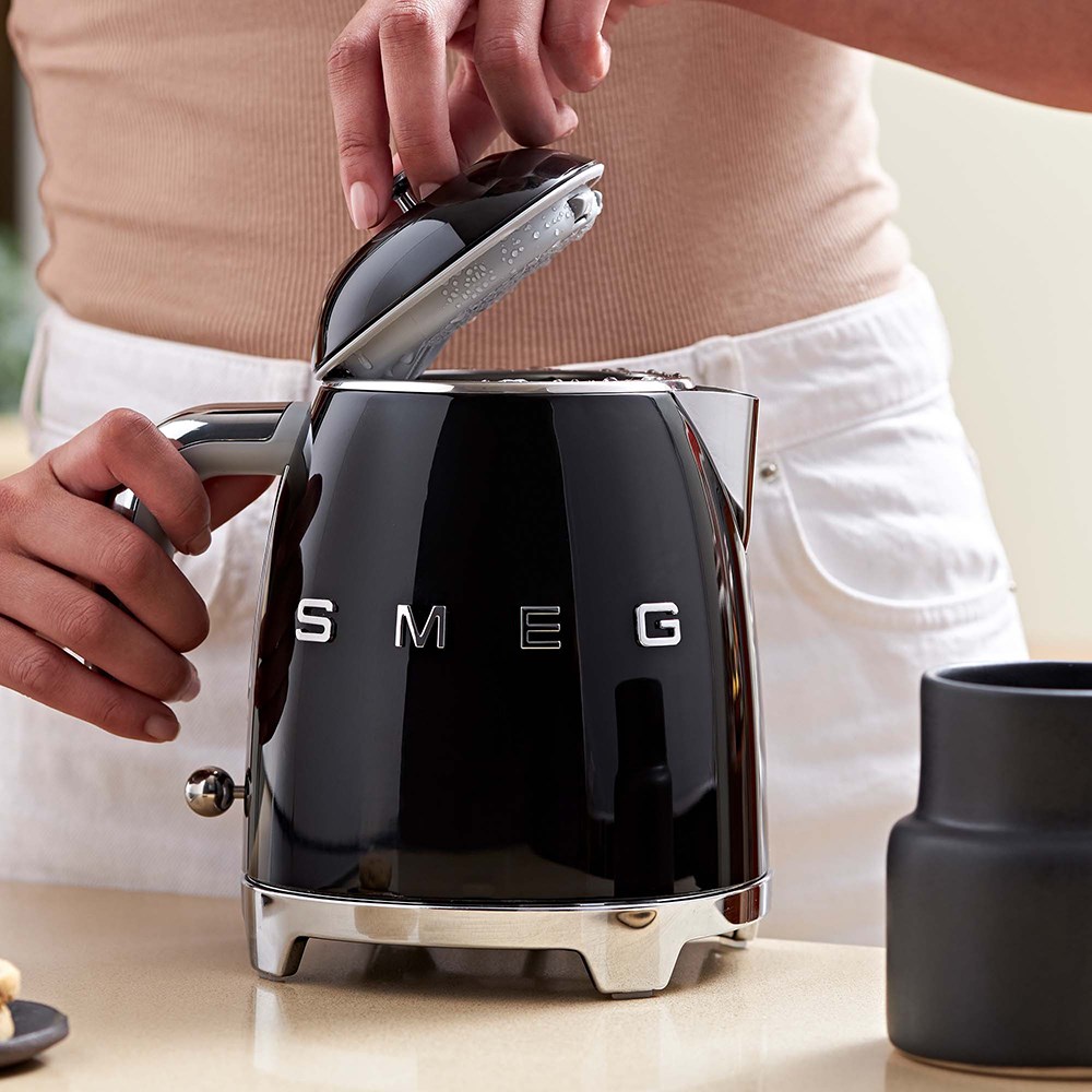 Czajnik SMEG mini 0,8L czarny Schwarz (KLF05BLEU) - obrazek 8