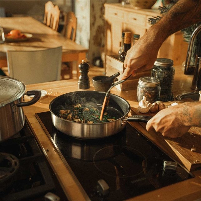 Patelnia 26cm z powłoką ceramiczną z pokrywką Functional Form - obrazek 7