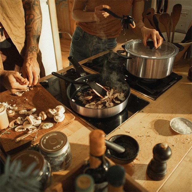 Patelnia 26cm z powłoką ceramiczną z pokrywką Functional Form - obrazek 8