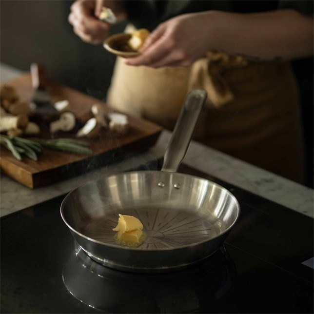 Fiskars All Steel Patelnia uniwersalna Okrągła - obrazek 6