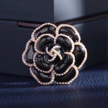 Broszka ozdobna Czarny Kwiat Kamelia z Perełkami BZ145