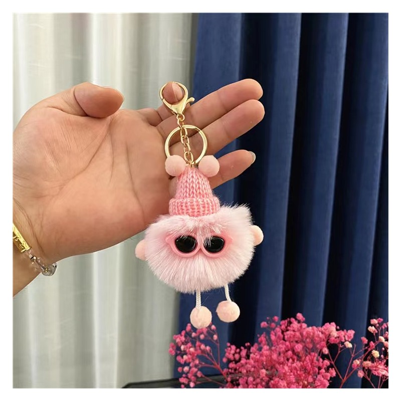 Brelok do kluczy ludzik Pompon z czapką i okularami różowy BRL336R - obrazek 3