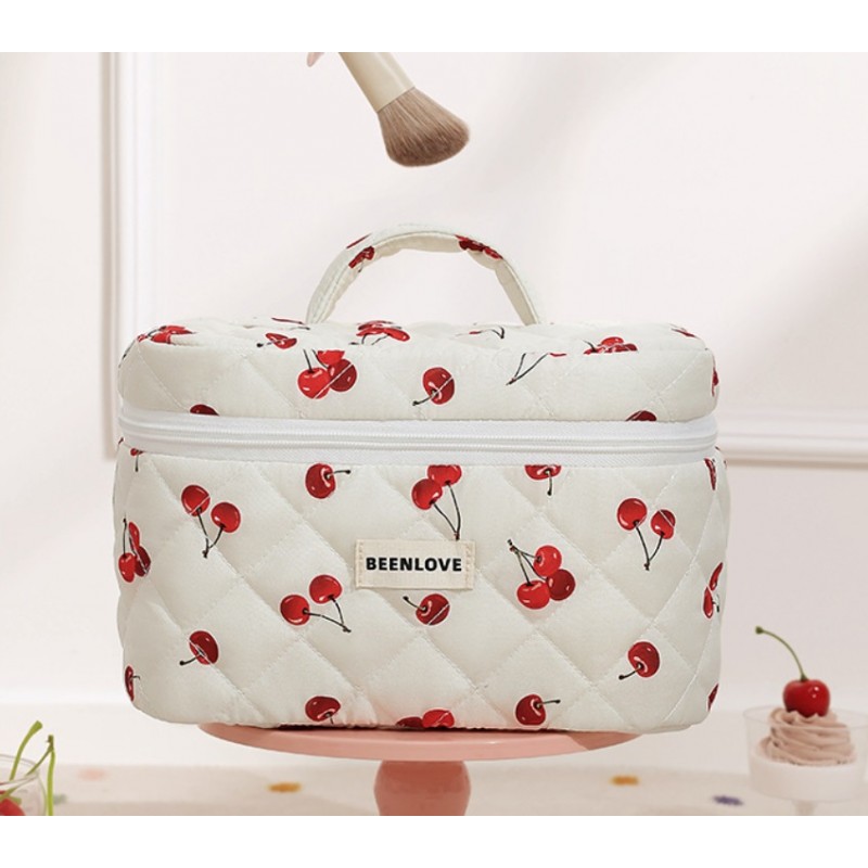 Kosmetyczka damska pikowana kuferek w wisienki 17 x 17 x 25,5cm KS123 - obrazek 3