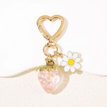 Brelok do kluczy różowa TRUSKAWKA i stokrotka złote serce BRL350R