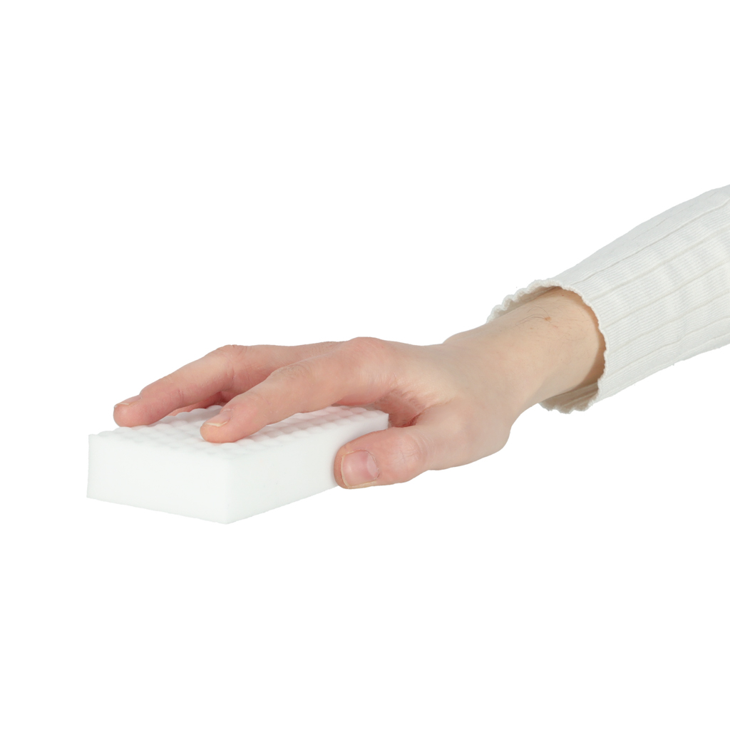 Magiczna gąbka z melaminy usuwa trudne plamy - obrazek 4