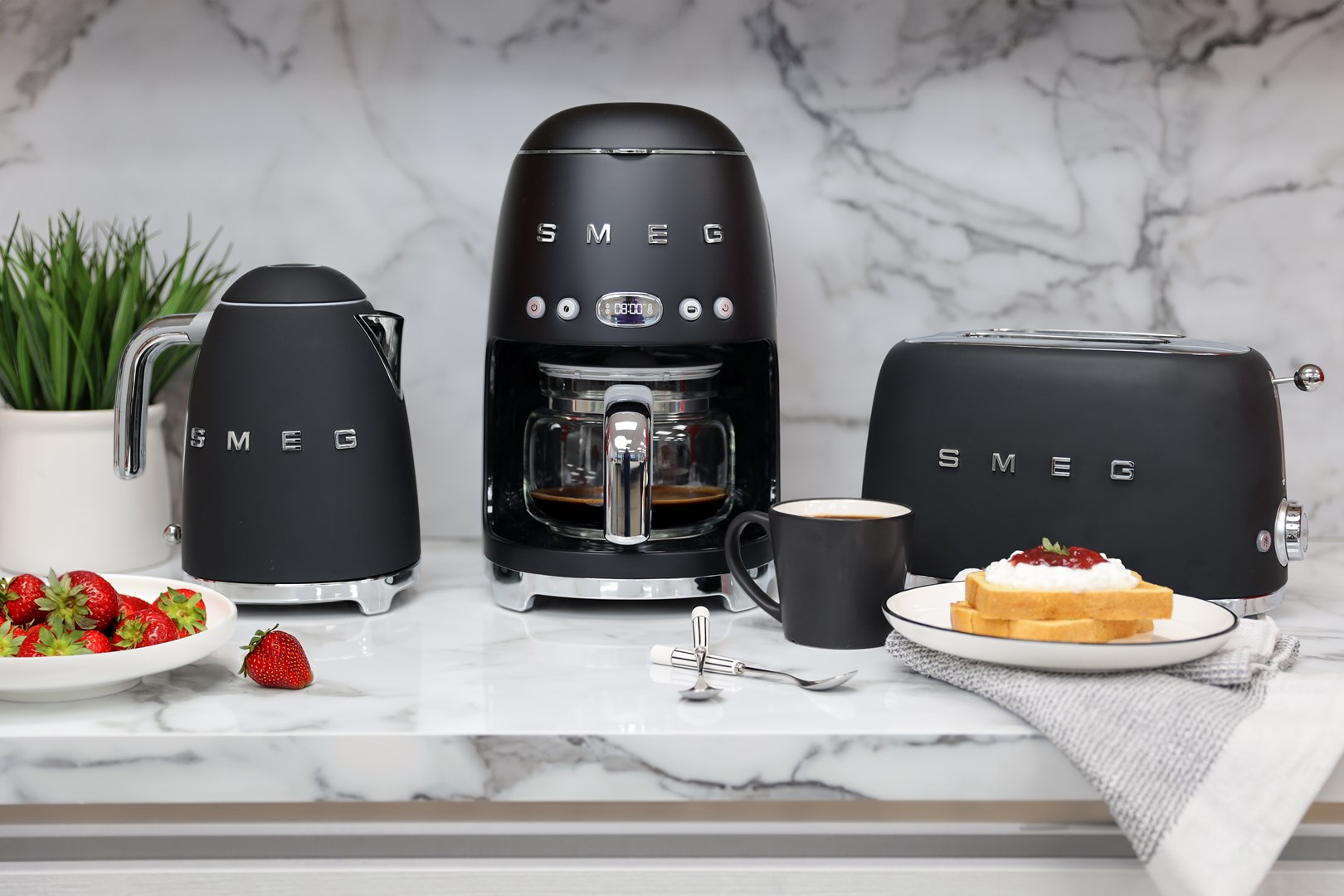 Czajnik elektryczny Smeg KLF03BLMEU