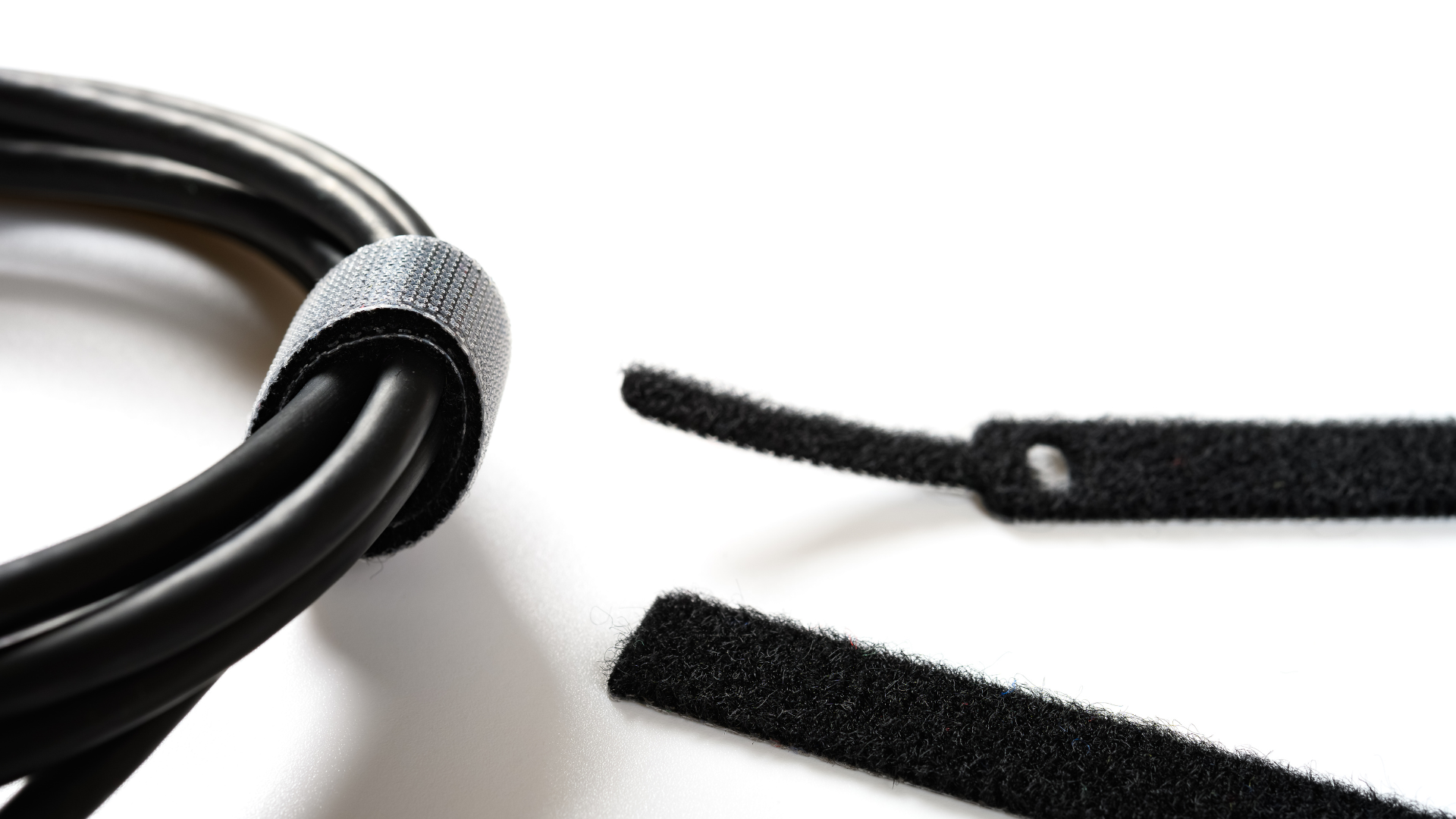 Jak zbudować mobilne biuro: akcesoria, które zmienią laptop w wygodną stację pracy? – Gdańsk