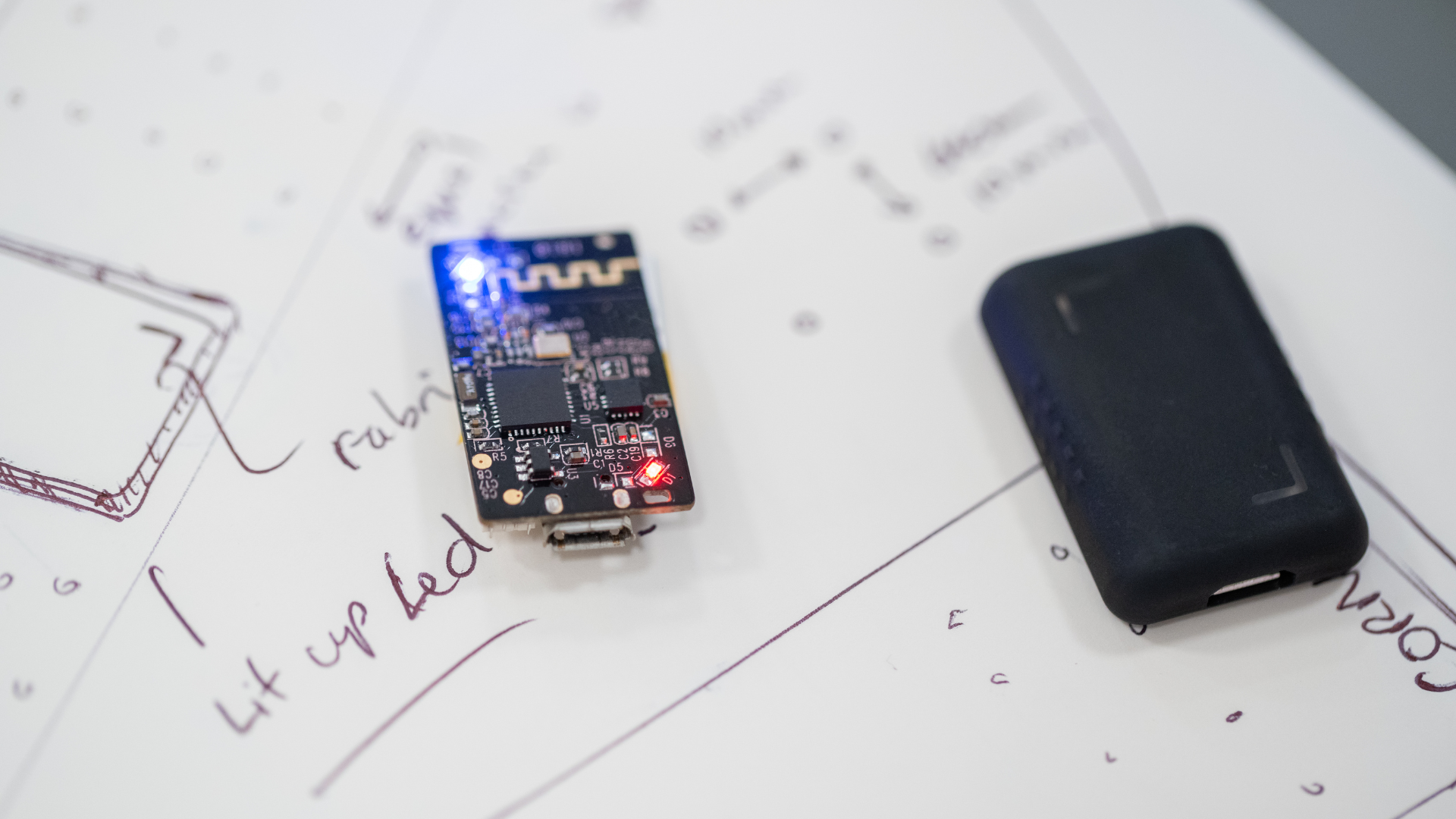 Jak zbudować mobilne biuro: akcesoria, które zmienią laptop w wygodną stację pracy? – Wałbrzych