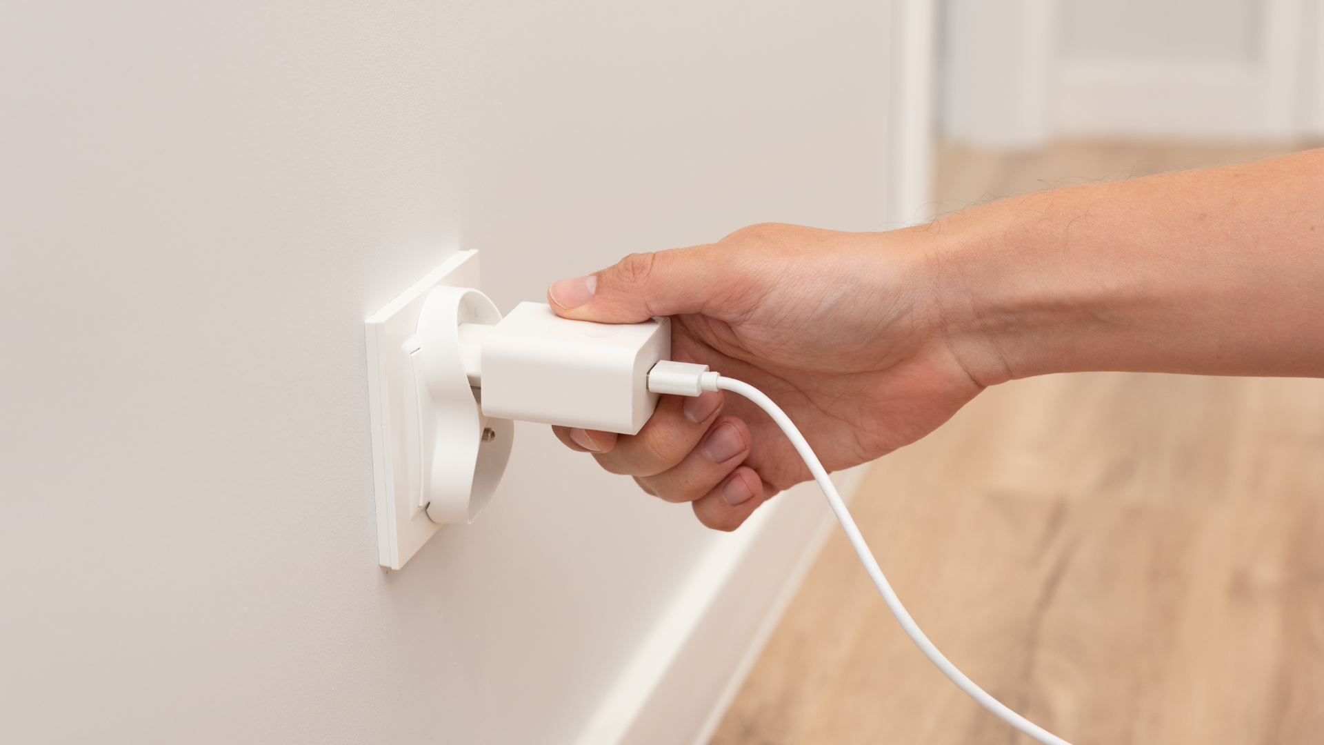 Jak zbudować mobilne biuro: akcesoria, które zmienią laptop w wygodną stację pracy? – Płock