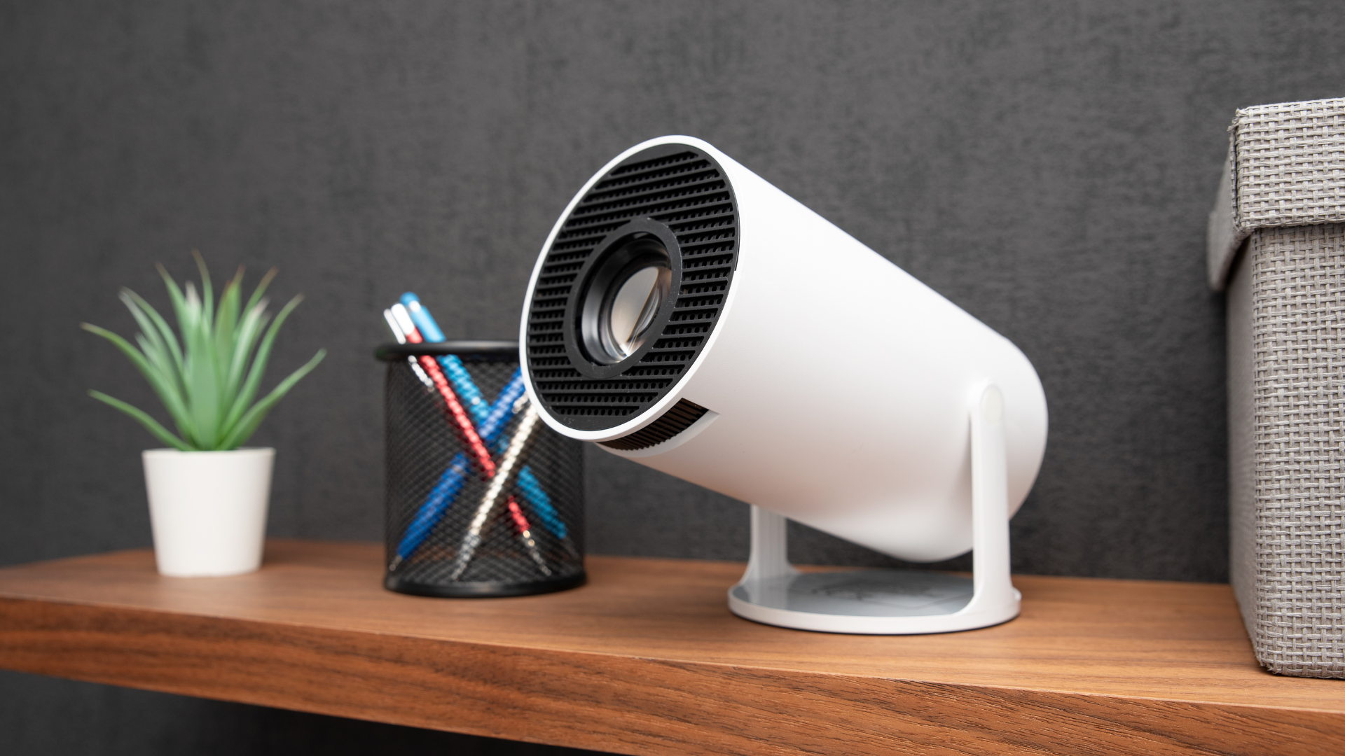 Jak zbudować budżetowe domowe kino: projektor, dźwięk i akcesoria bez remontu? – Tczew