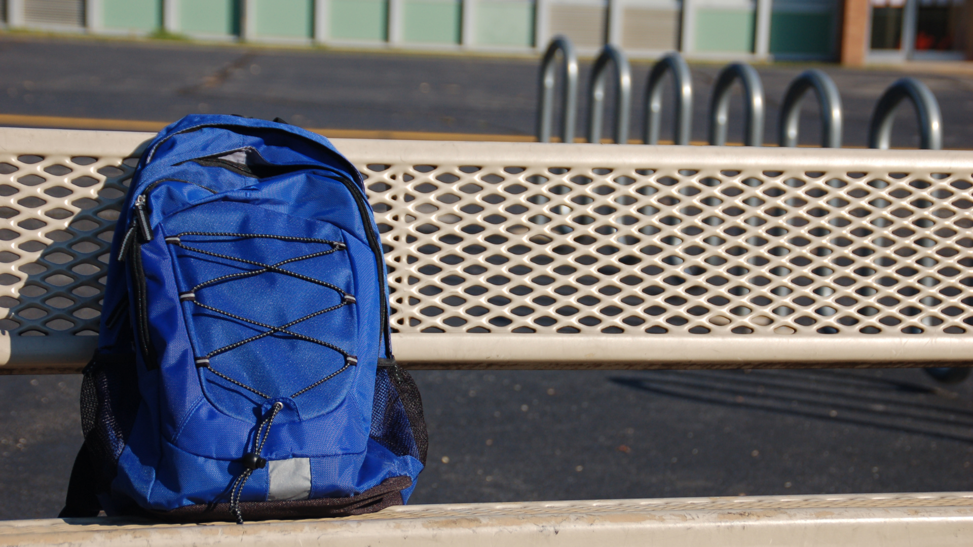 Jak spakować lekki plecak na citybreak must-have akcesoria do podróży w stylu „carry-on”? – Toruń