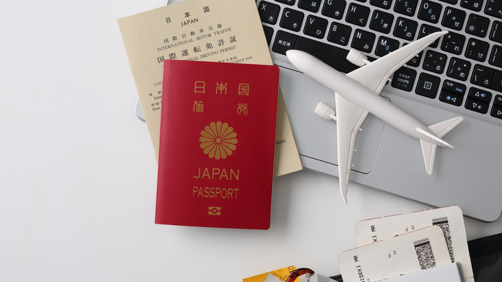 Jak spakować lekki plecak na citybreak must-have akcesoria do podróży w stylu „carry-on”? – Bydgoszcz