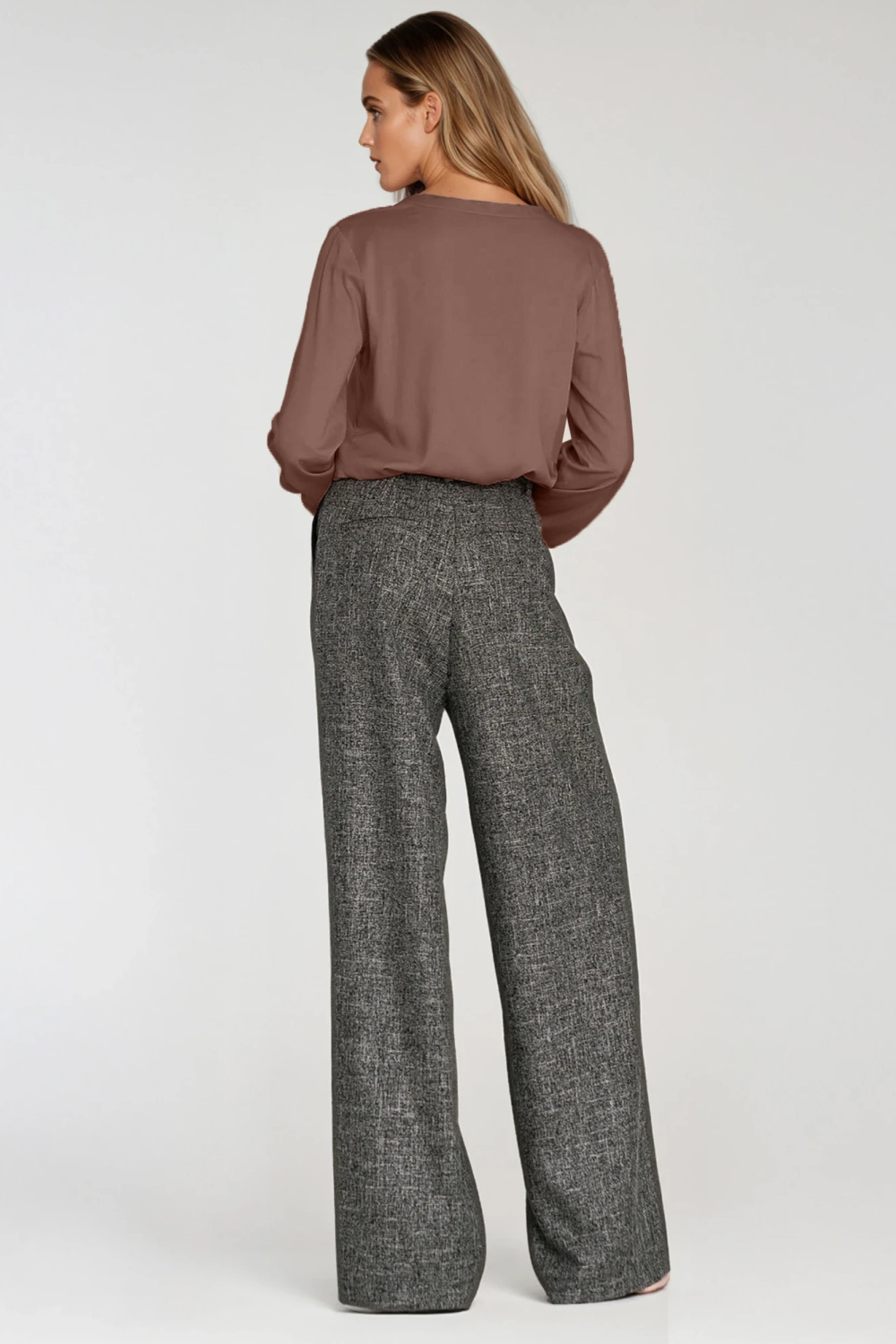 Wiskozowa bluzka z szeroką plisą na dekolcie B196 Mocca - Nife - obrazek 4