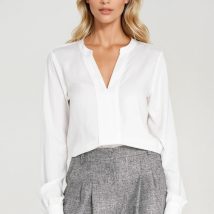 Wiskozowa bluzka z szeroką plisą na dekolcie B196 Ecru – Nife