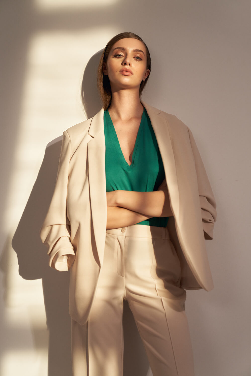 Beżowa marynarka bez zapięcia Z58 Beige - Nife - obrazek 4