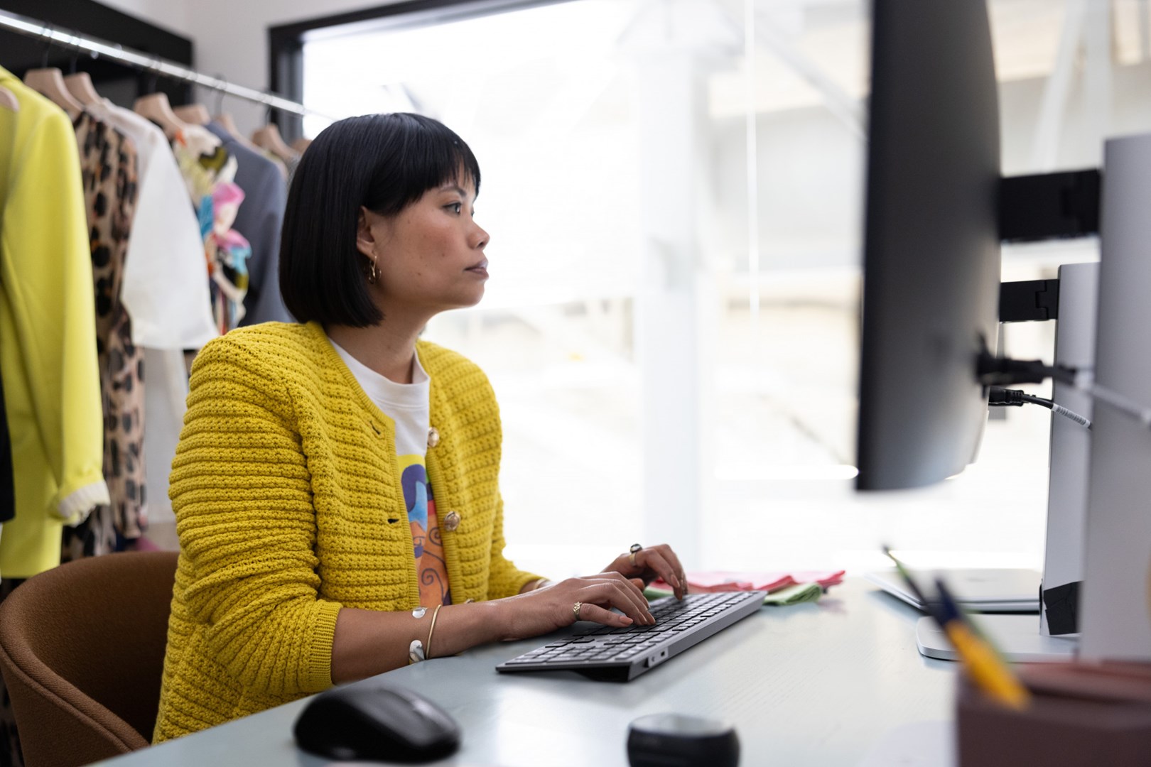 Zestaw klawiatura + mysz HP 720 Multi-Device Rechargeable Wireless Keyboard and Mouse Combo bezprzewodowe z akumulatorem czarne 9T5A9AA - obrazek 4