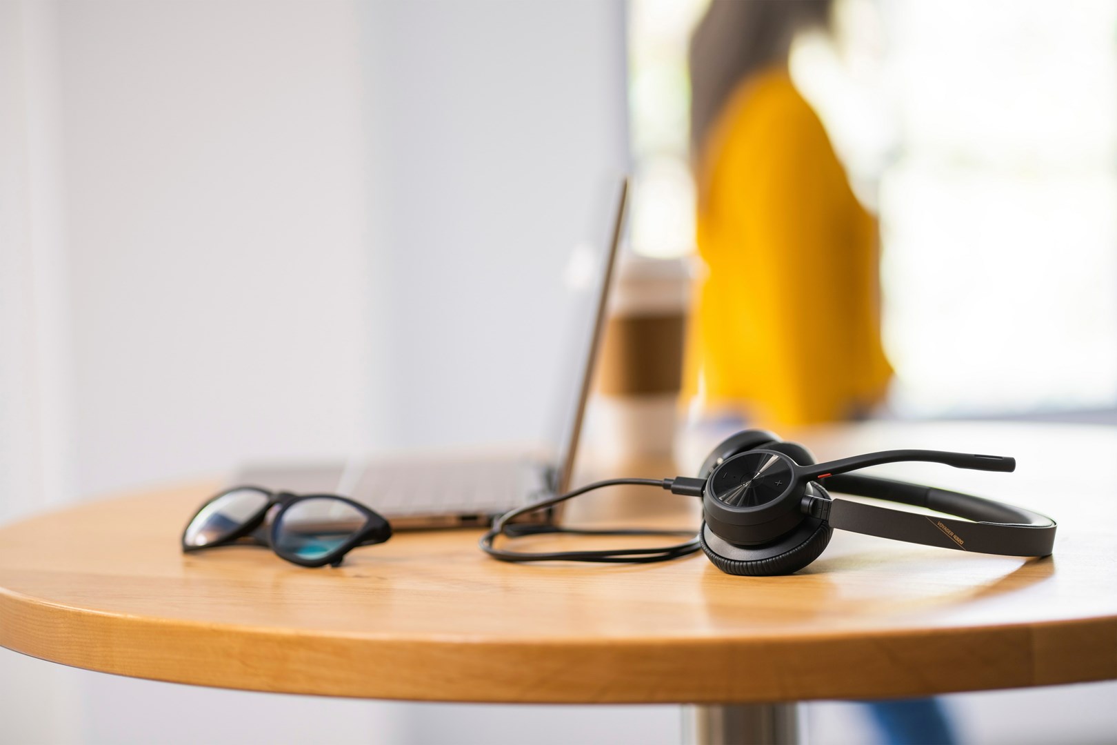 Zestaw słuchawkowy Bluetooth Poly Voyager 4320 MS Teams Certified USB-A Headset +BT700 dongle 77Y98AA - obrazek 4