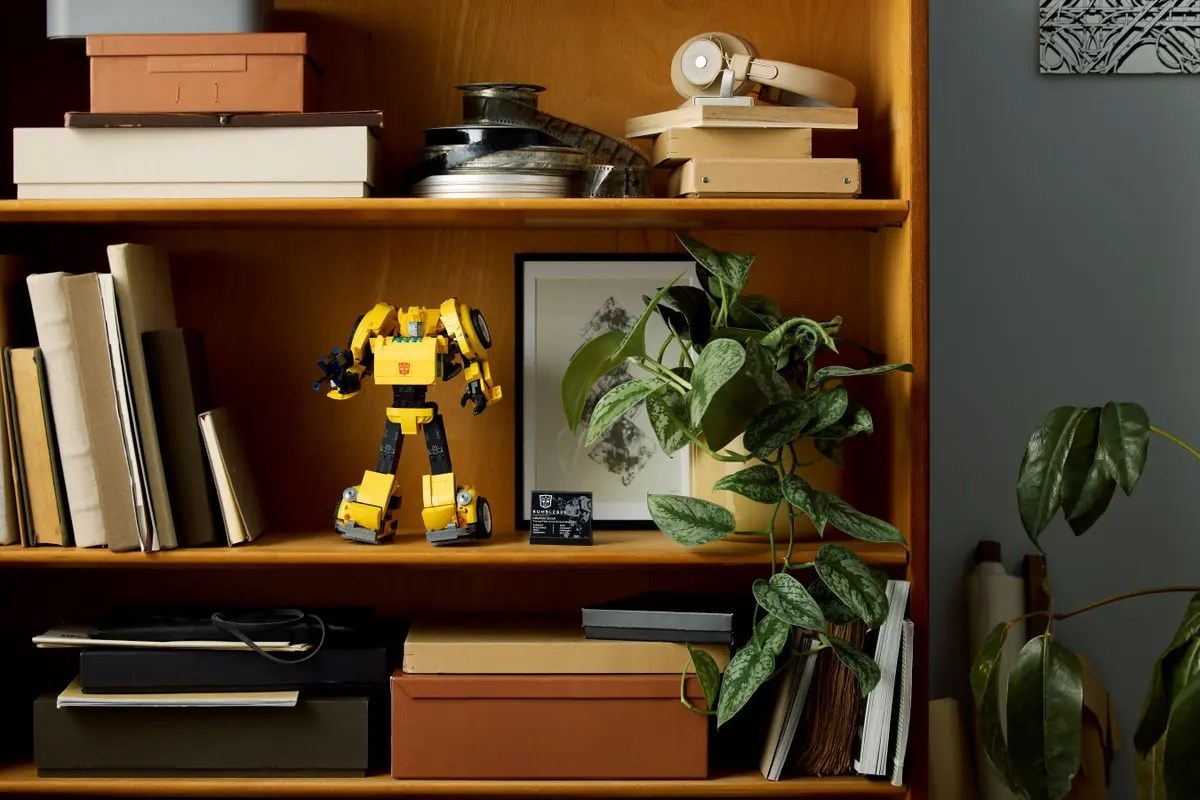 LEGO ICONS 10338 Bumblebee - obrazek 4