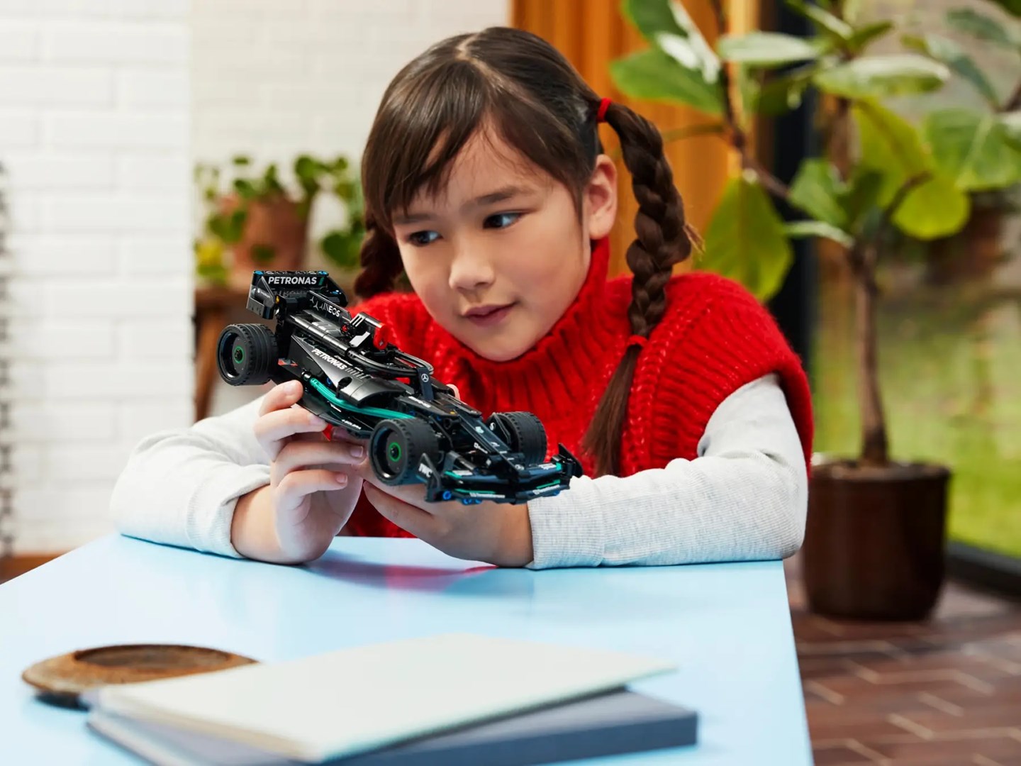 LEGO Technic 42165 Mercedes-AMG F1 W14 E Performance Pull-Back - obrazek 4