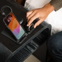 UAG 3in1 Travel Charger – bezprzewodowa ładowarka podróżna do trzech urządzeń 15W, kompatybilna z MagSafe, kabel, wtyczki i organizer w zestawie (black/gray)