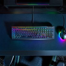 Razer BlackWidow V4 X. Tastatur Formfaktor: Volle Größe (100%), Geräteschnittstelle: USB, Tastatur-Switch: Mechanischer Switch. Typ der Hintergrundbeleuchtung: RGB-LED. Empfohlene Nutzung: Gaming. Produktfarbe: Schwarz