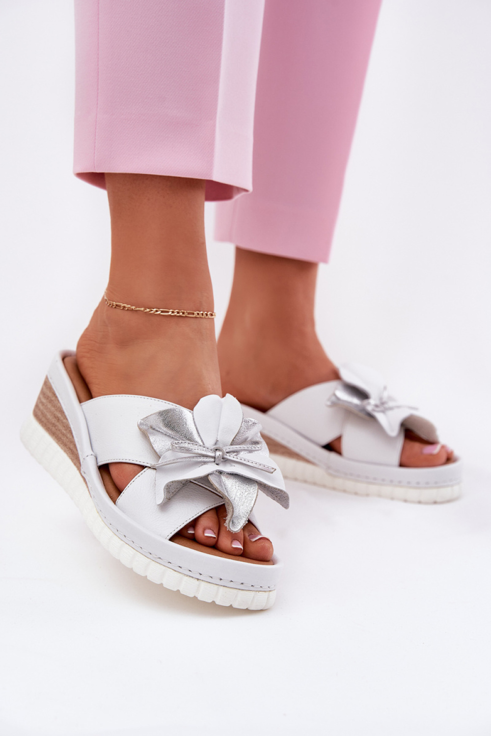 Sandał Klapki Model Artiker 54C0538 White/Silver - Step in style