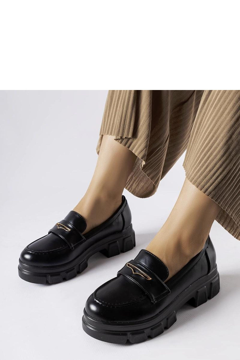 Czarne mokasyny z widocznym bieżnikiem Fuori - Solea - obrazek 2