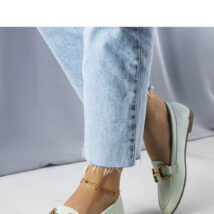 Zielone mokasyny ze złotą ozdobą Regina – Solea