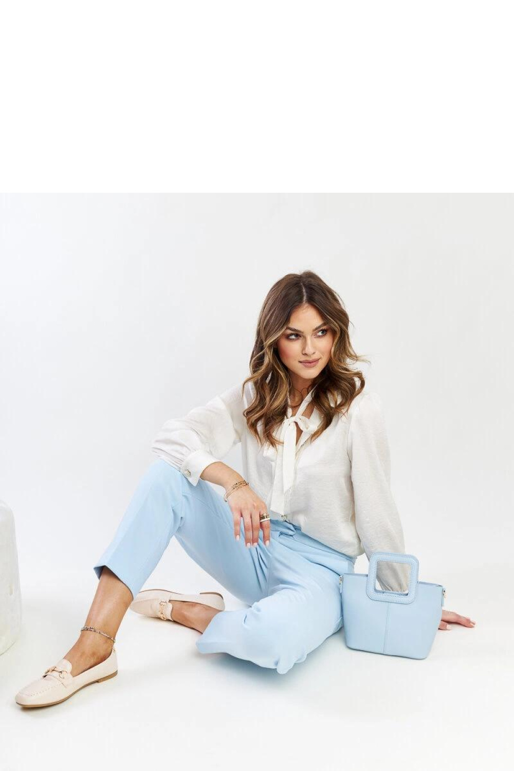 Jasnobeżowe ozdobne mokasyny Docherty - Solea - obrazek 2