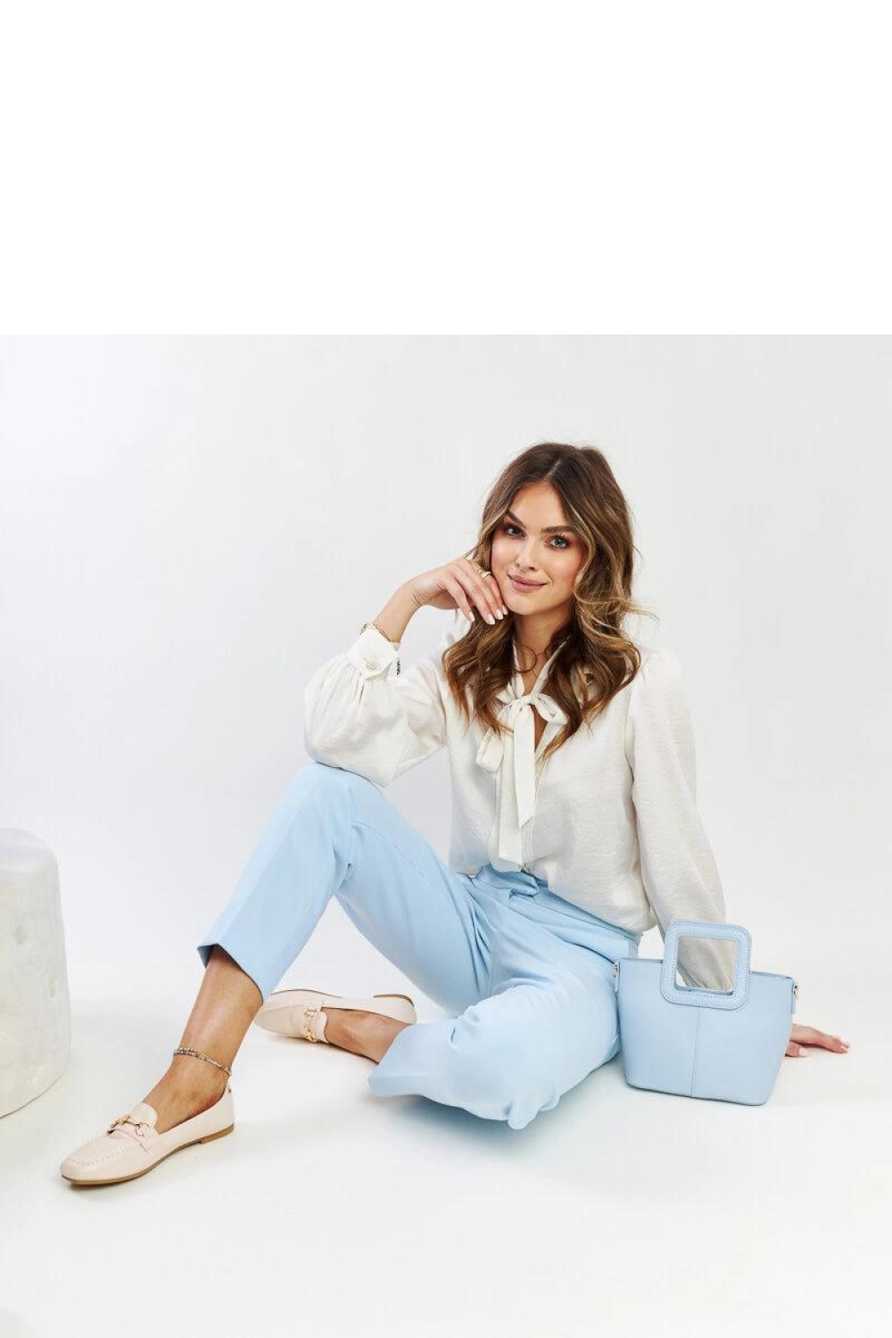 Jasnobeżowe ozdobne mokasyny Docherty - Solea - obrazek 4