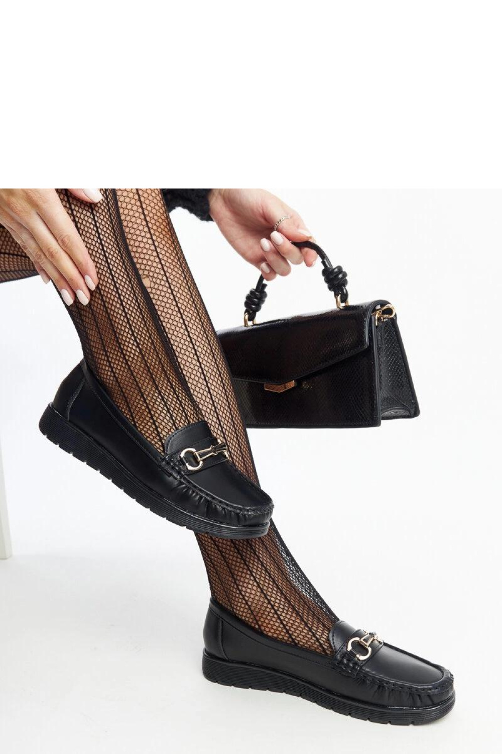 Czarne mokasyny z klamerką Anisah - Solea - obrazek 2