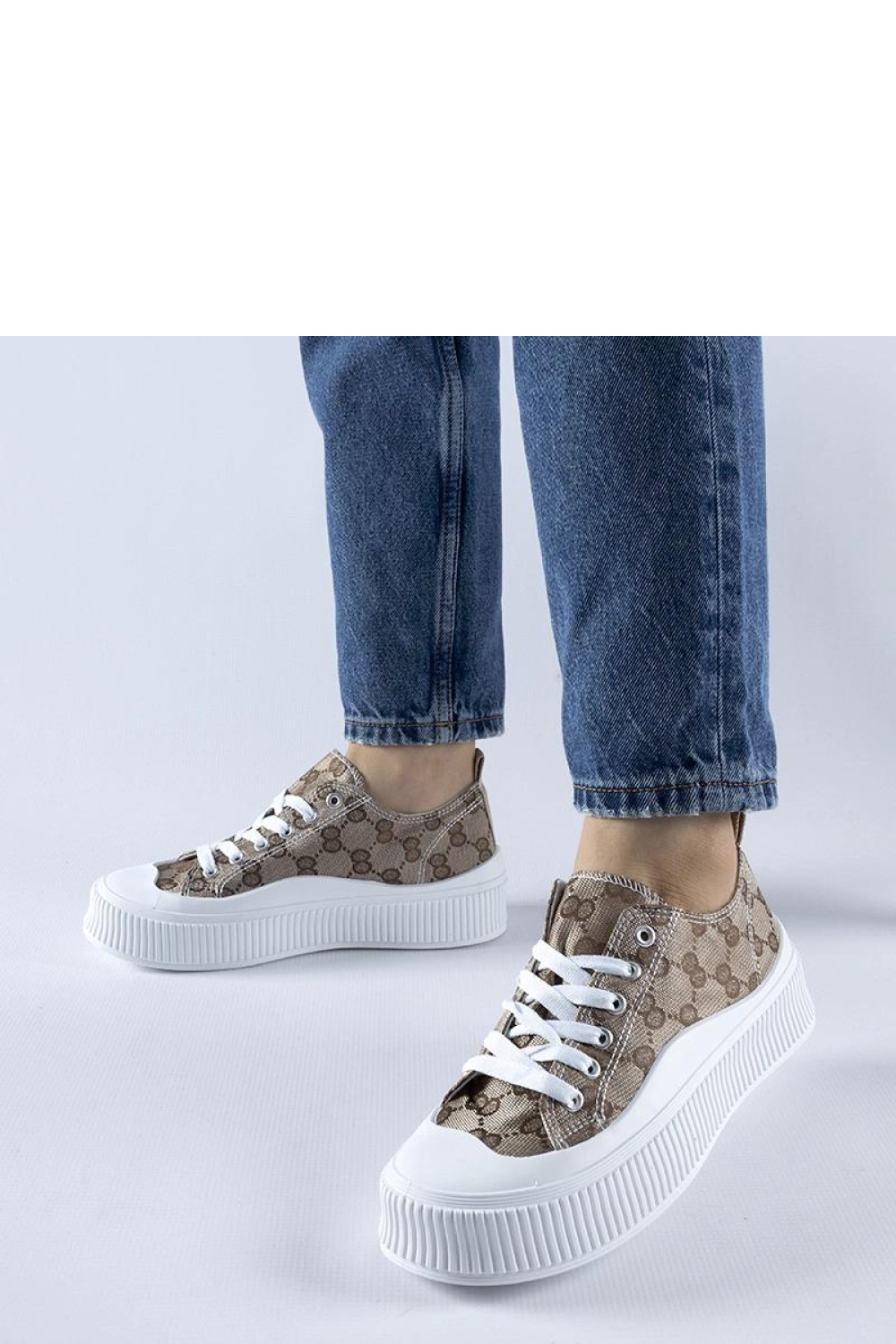 Brązowe trampki zdobione monogramem Cavi - Solea - obrazek 2