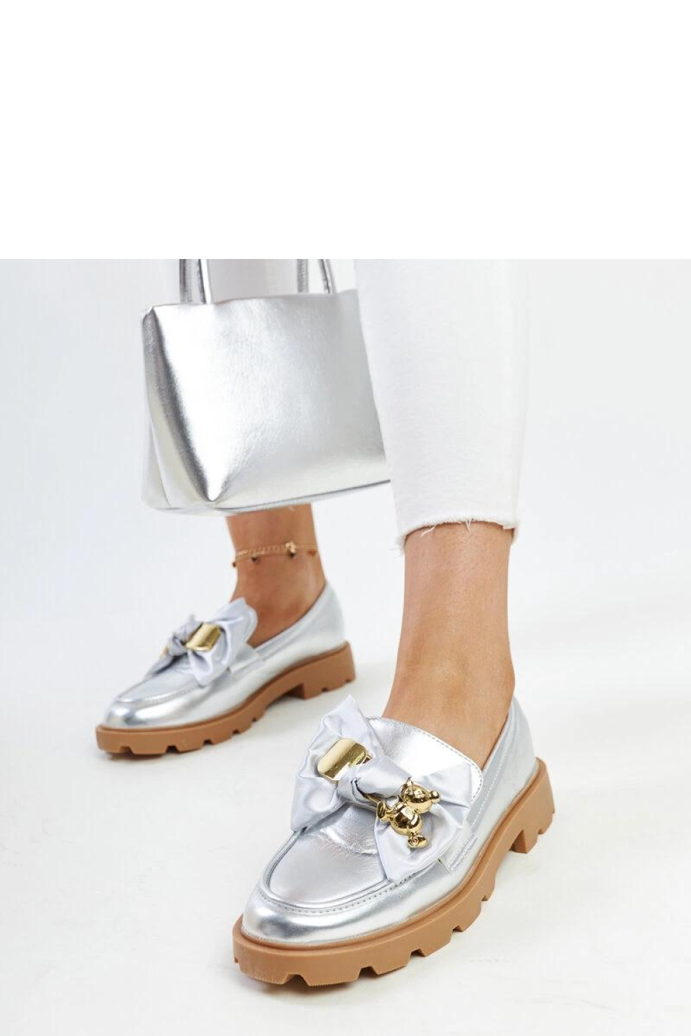 Srebrne mokasyny z ozdobną agrafką Bogumila - Solea - obrazek 3