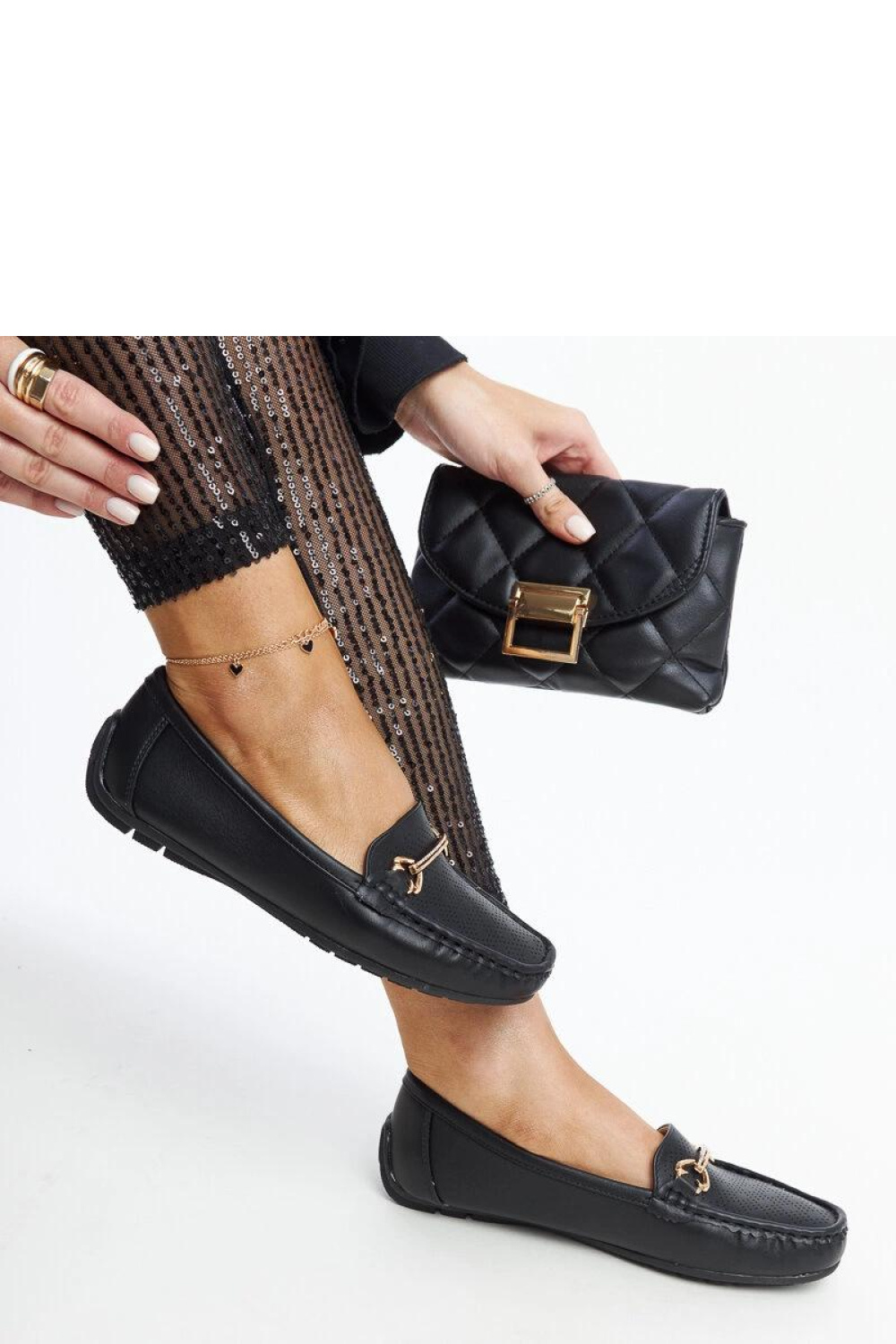 Czarne mokasyny z ozdobną klamerką Adila - Solea - obrazek 2