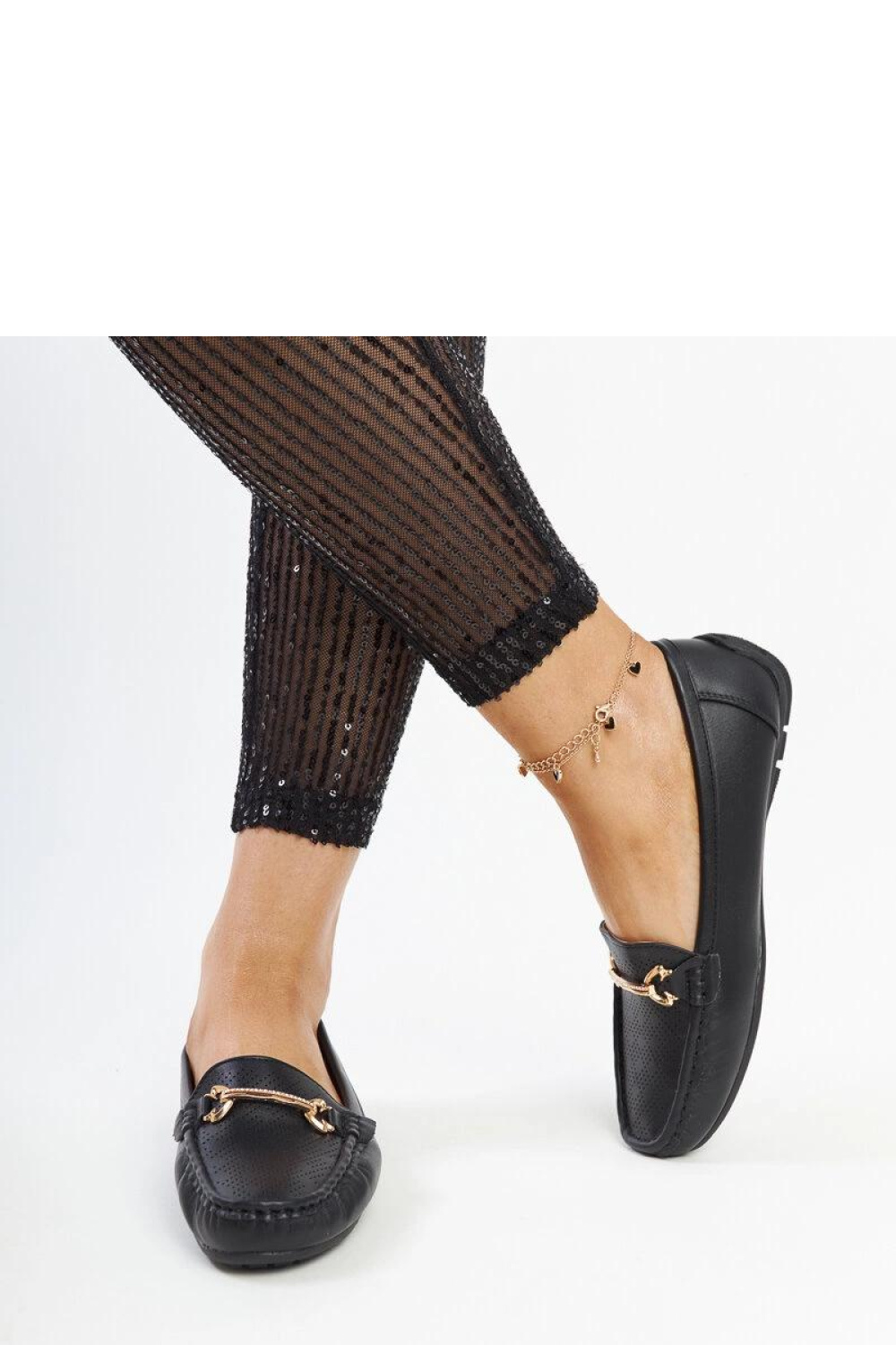 Czarne mokasyny z ozdobną klamerką Adila - Solea - obrazek 3