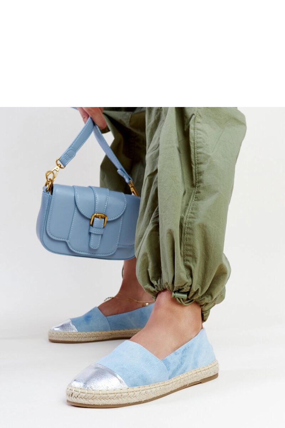 Niebiesko-srebrne błyszczące espadryle Surana - Solea - obrazek 3