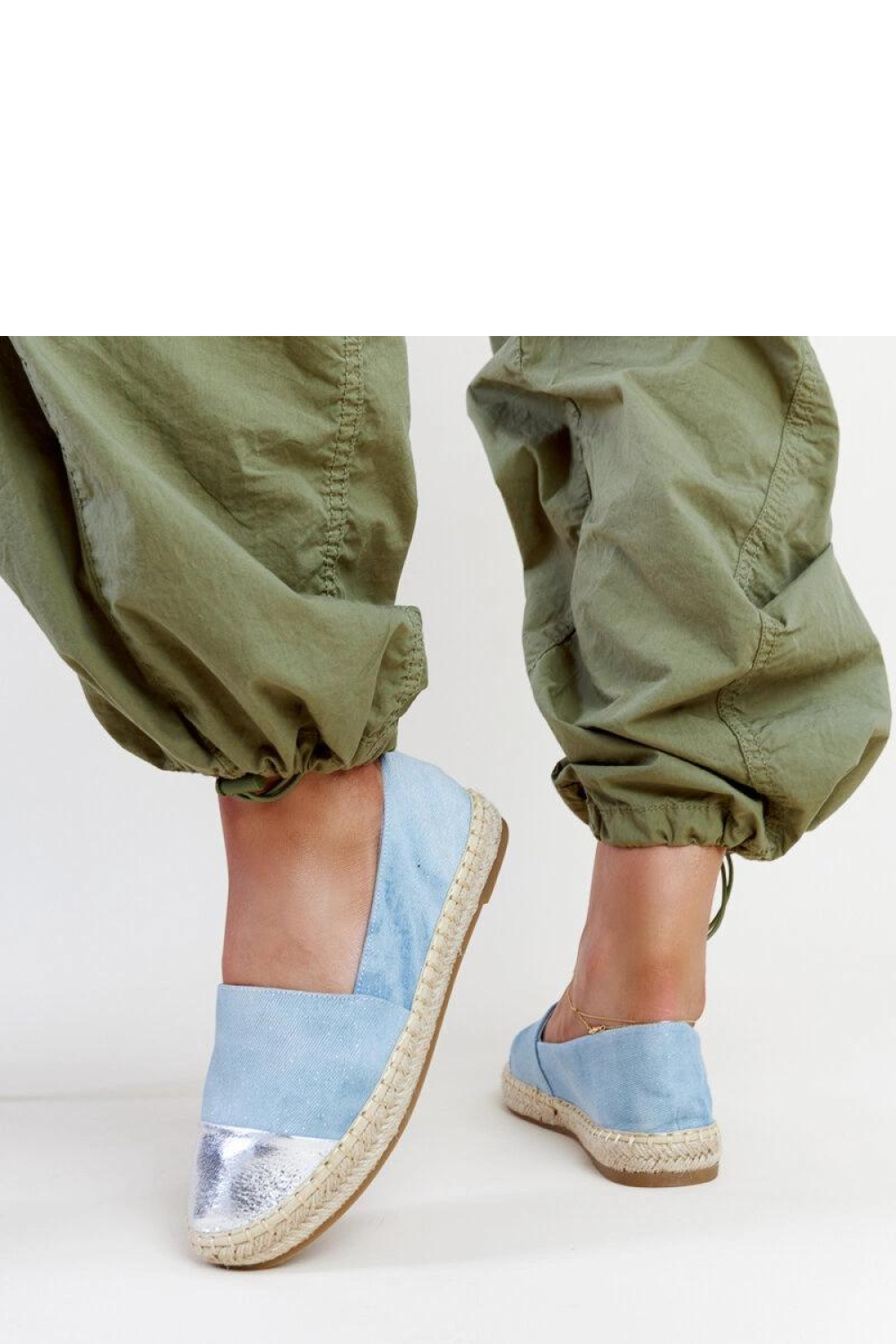 Niebiesko-srebrne błyszczące espadryle Surana - Solea - obrazek 4