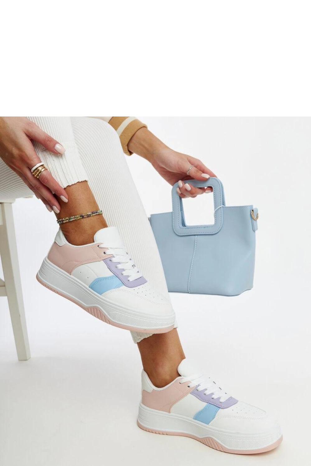 Biało-różowe sneakersy na grubszej podeszwie Rafida - Solea - obrazek 2