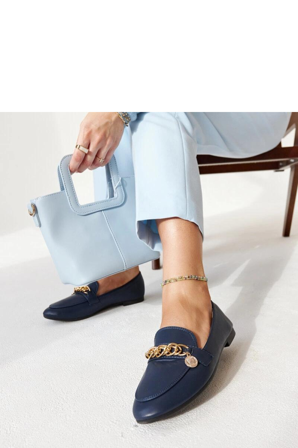 Granatowe mokasyny z łańcuszkiem Scaletta - Solea - obrazek 3