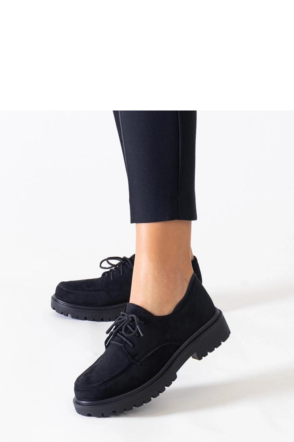 Czarne casualowe sznurowane półbuty z eko-zamszu Eduardana - Solea - obrazek 3