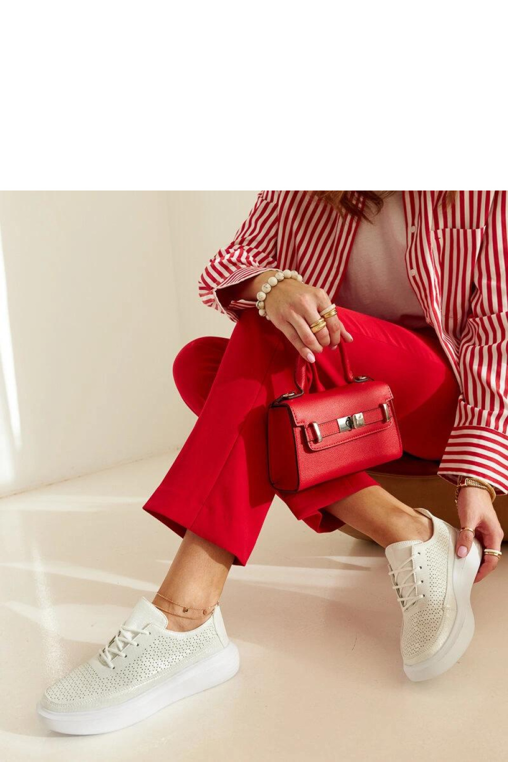 Srebrne trampki na platformie Lori - Solea - obrazek 3