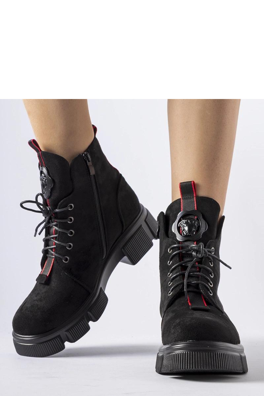 Czarne botki zdobione czerwoną lamówką Monrency - Solea - obrazek 2