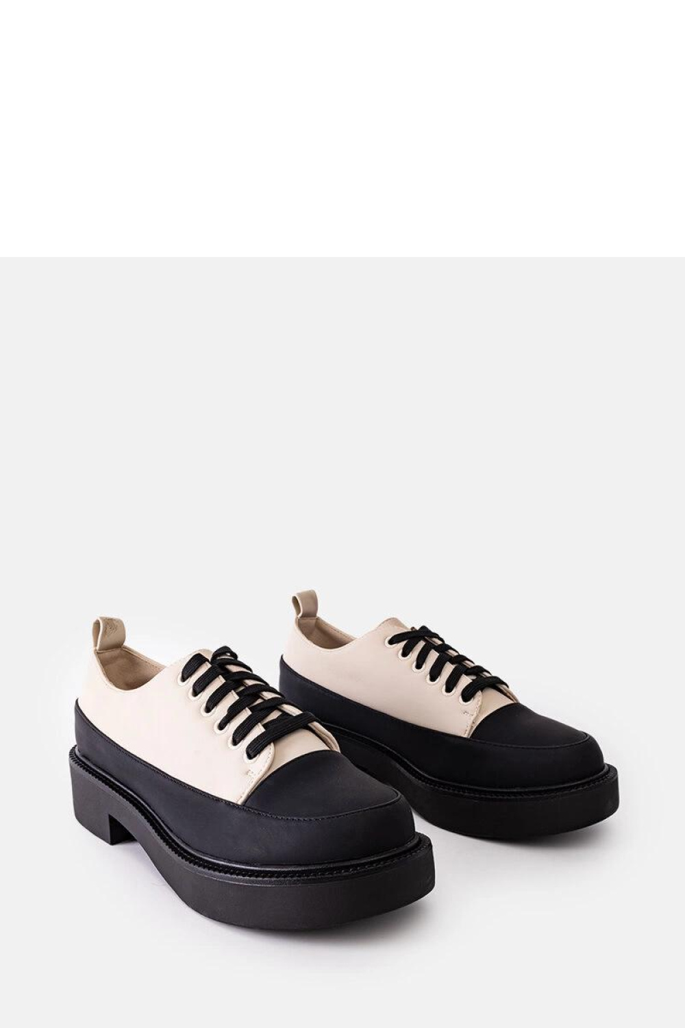 Beżowe półbuty na płaskim obcasie Merico - Solea - obrazek 2