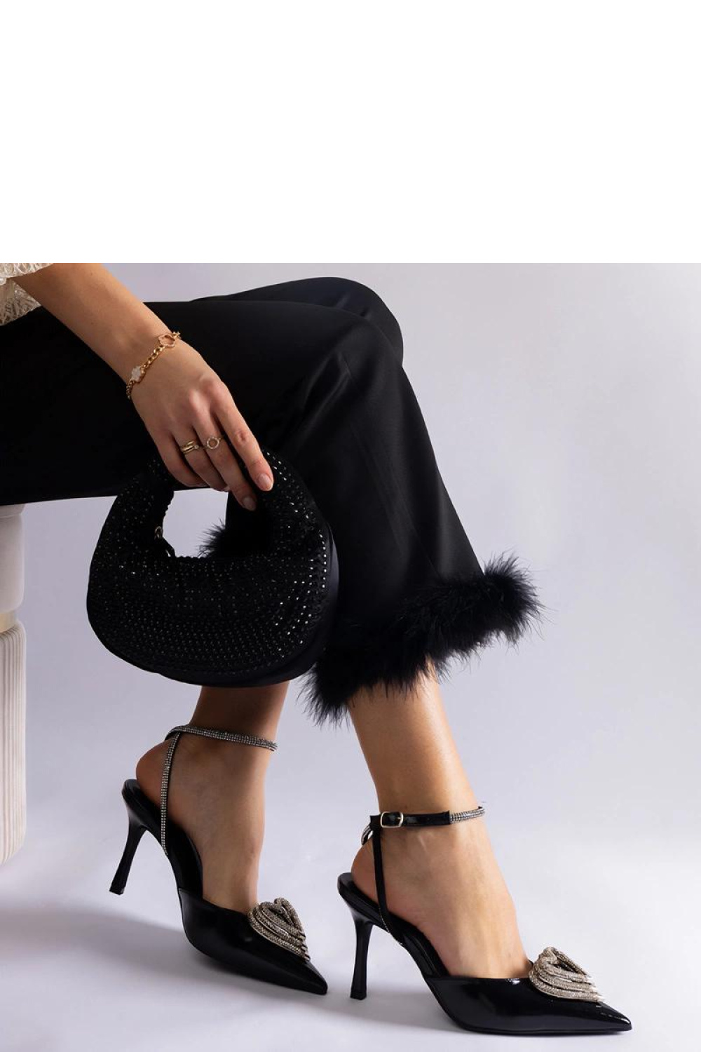 Czarne szpilki z odkrytą pięta zdobione cyrkoniami Isoda - Solea - obrazek 4