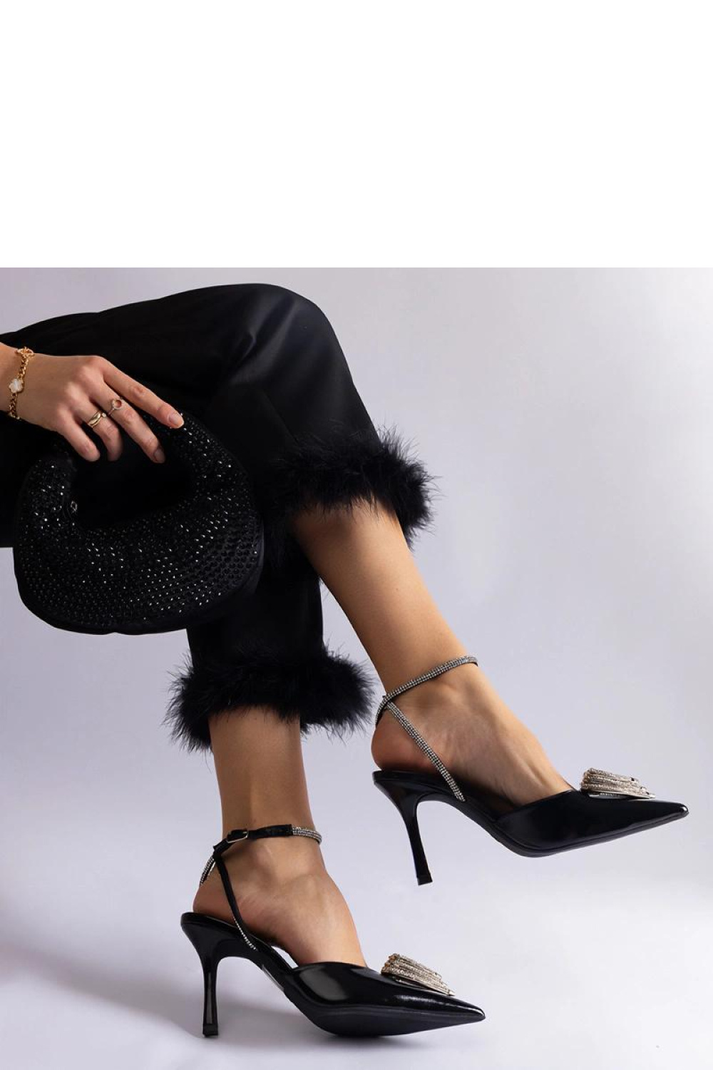 Czarne szpilki z odkrytą pięta zdobione cyrkoniami Isoda - Solea - obrazek 5