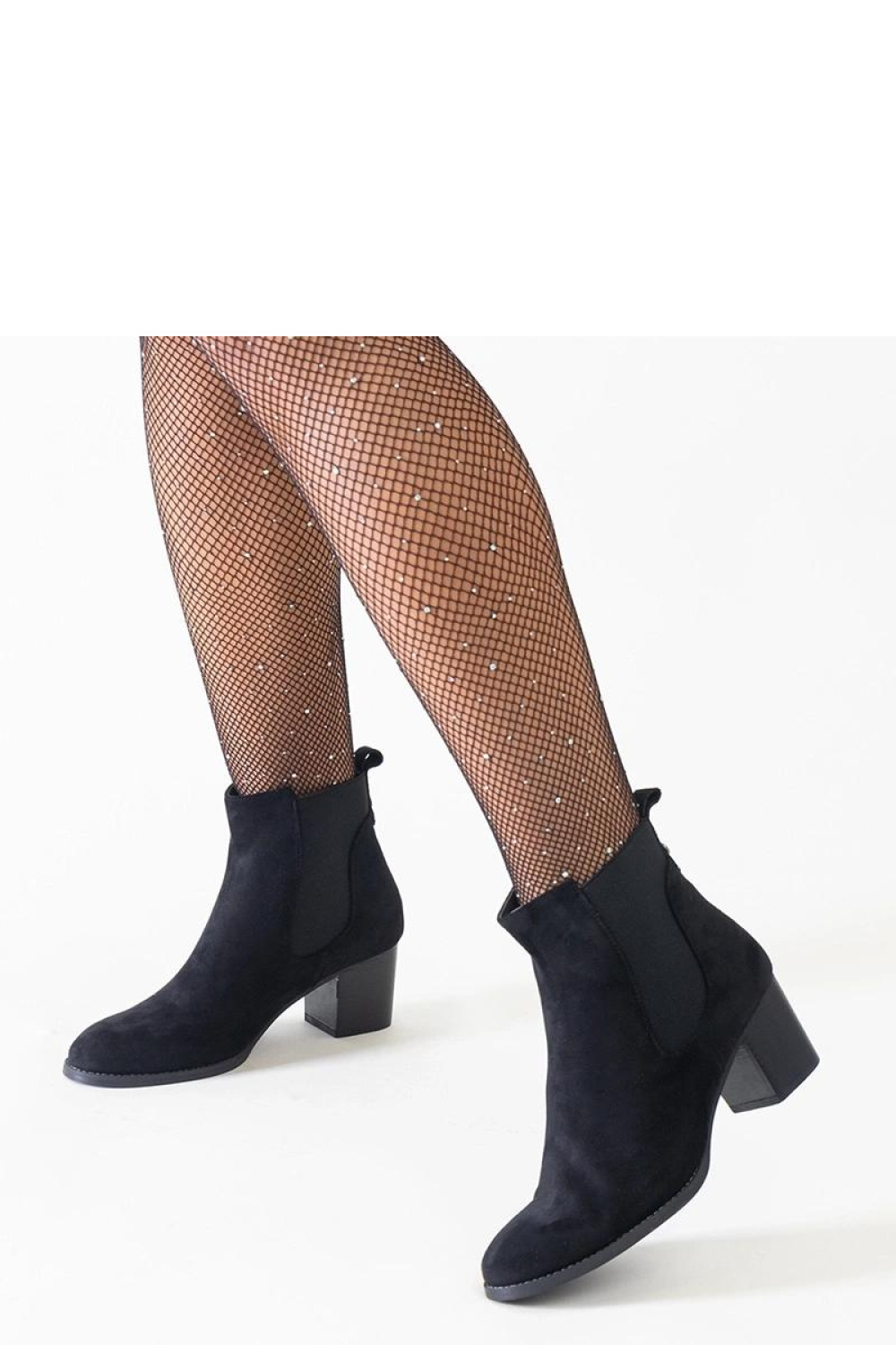 Czarne botki na słupku z elastycznymi wstawkami eko-zamsz Nadisa - Solea - obrazek 3