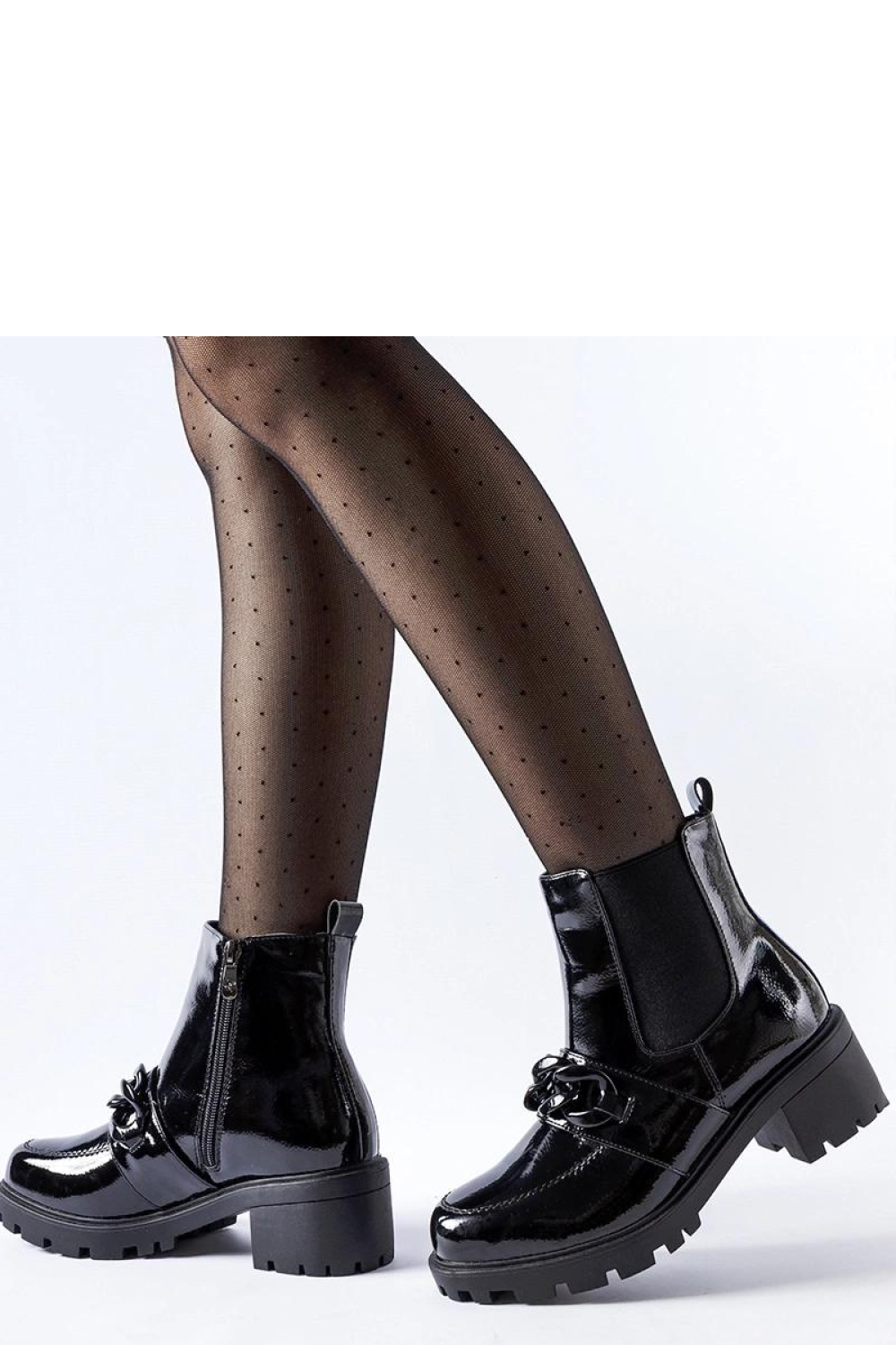 Czarne lakierowa ocieplane botki z klamerka Leo - Solea - obrazek 4