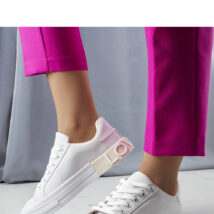 Biało-beżowe tenisówki zdobione napisem Nora – Solea